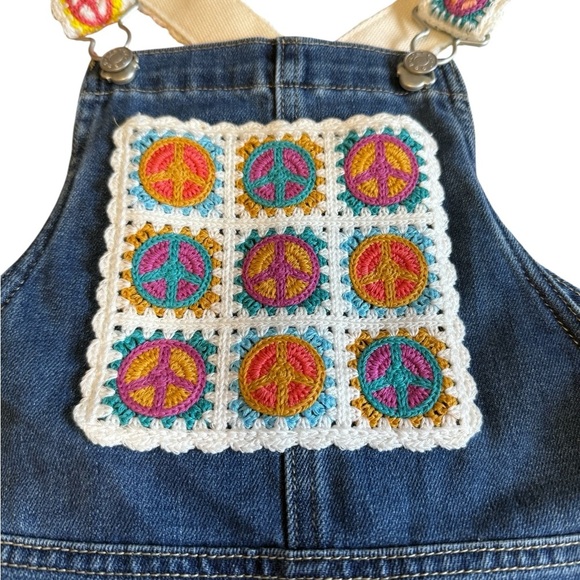 NEW Girls Tractr White Crochet Patch Multi Color Peace ☮️ Denim overalls Indigo - Picture 7 of 16
